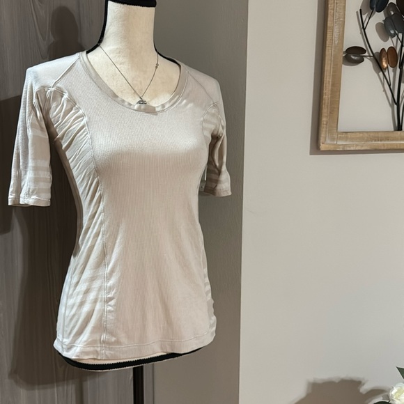 Lululemon Puri Tee Short Sleeve - Picture 2 of 4